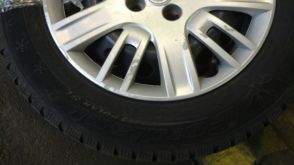 Зимова гумка продалася 195/65R15 3