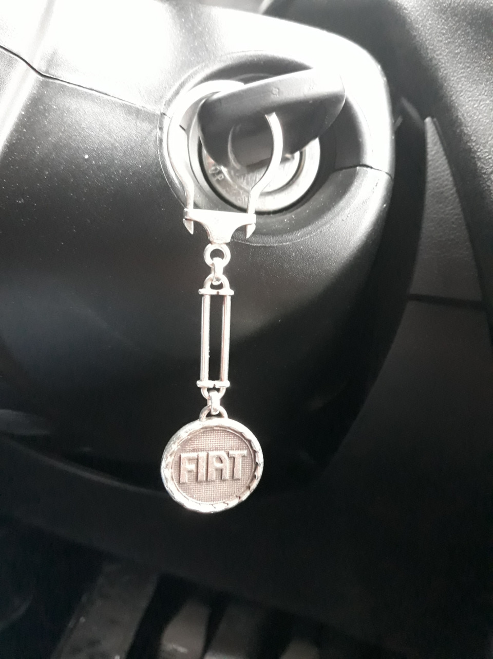 Срібний брелок FIAT 1