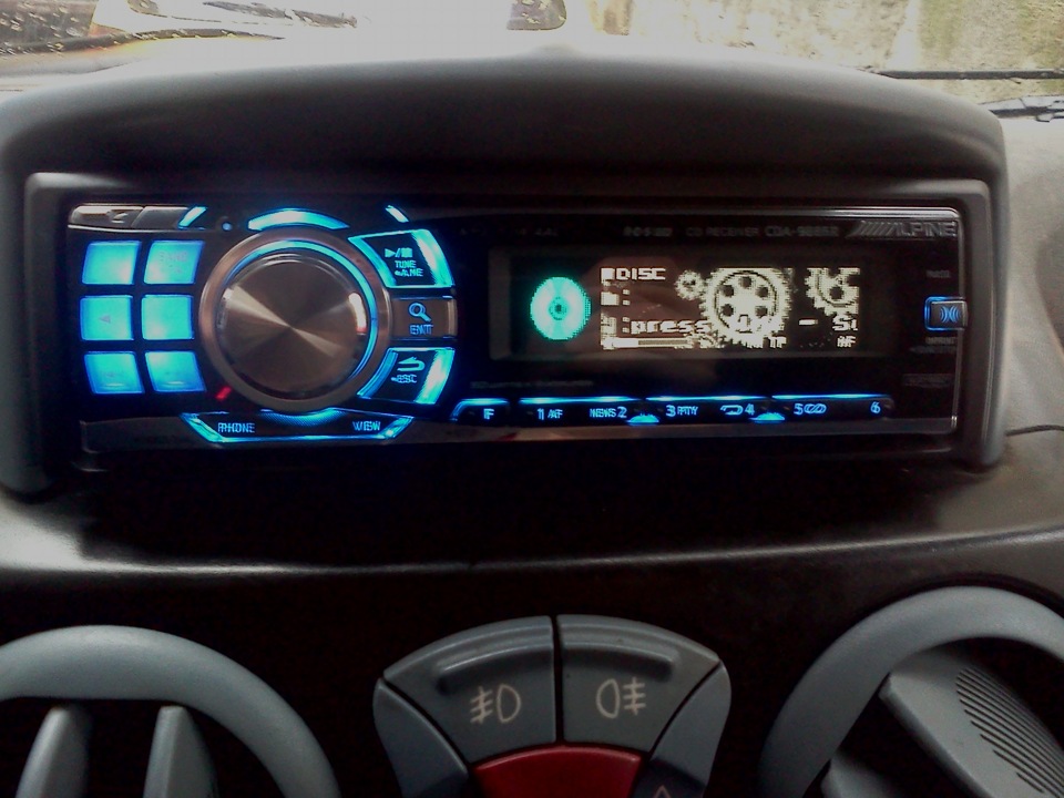 Alpine CDA-9886R 1