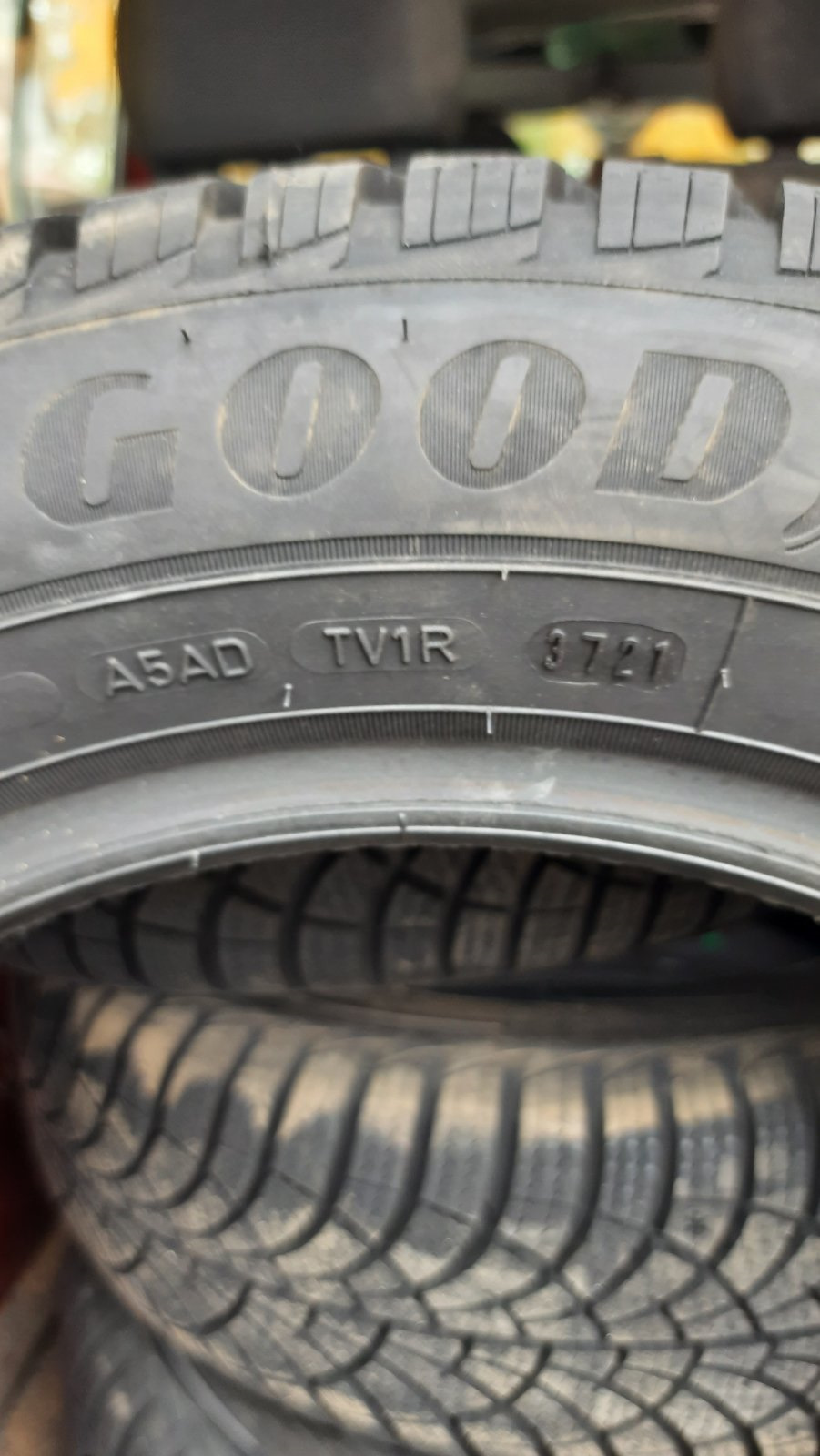 Зима Goodyear UltraGrip 9 (185/65R15 88T) 5