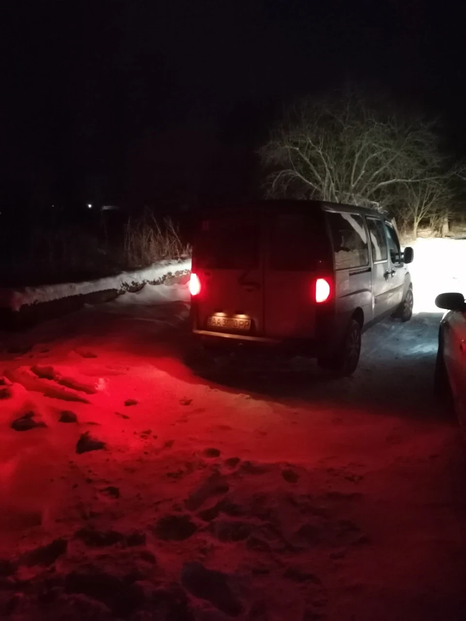 Світло заднього ходу вночі
