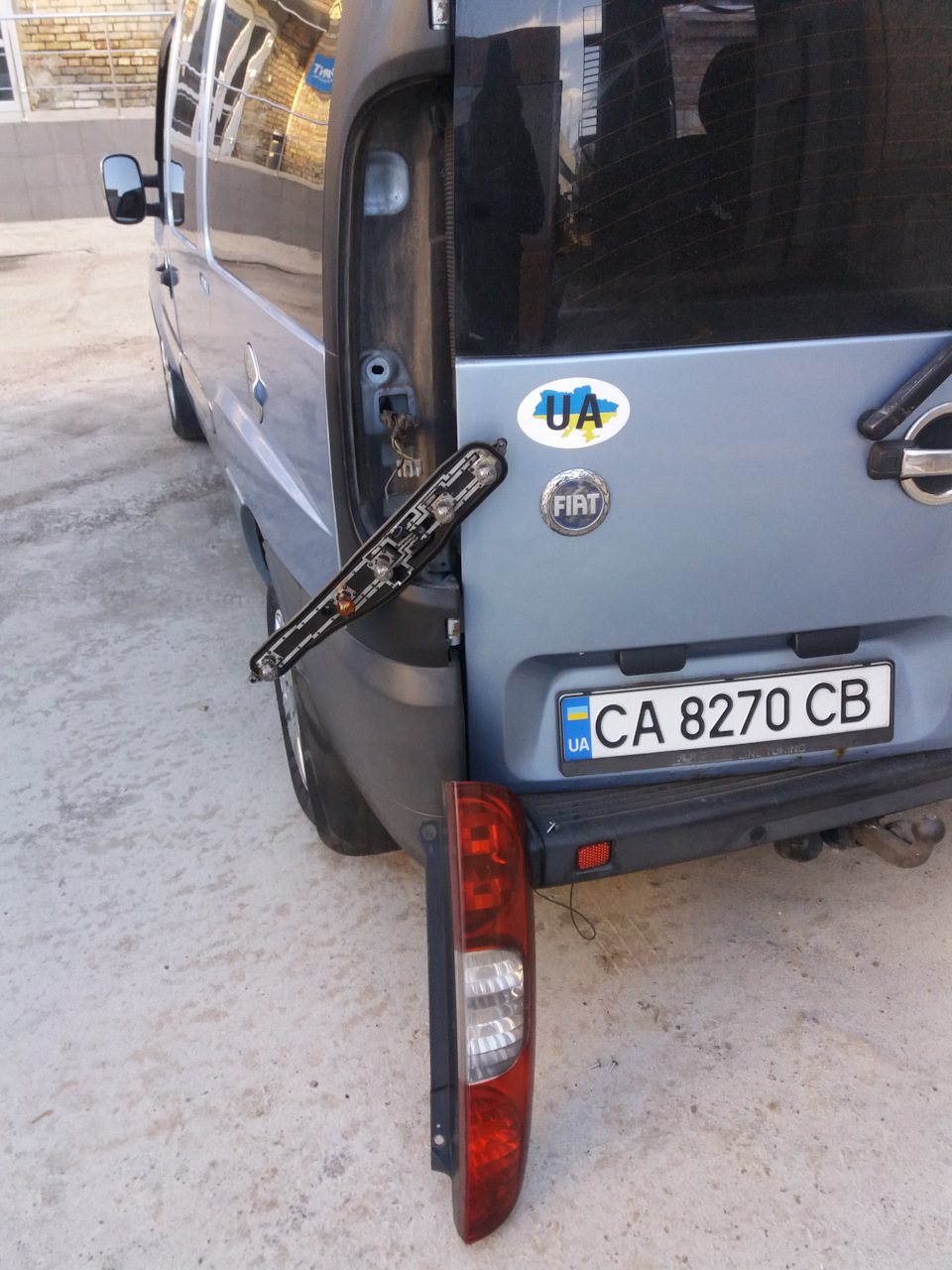 заміна лампочок заднього ходу 4