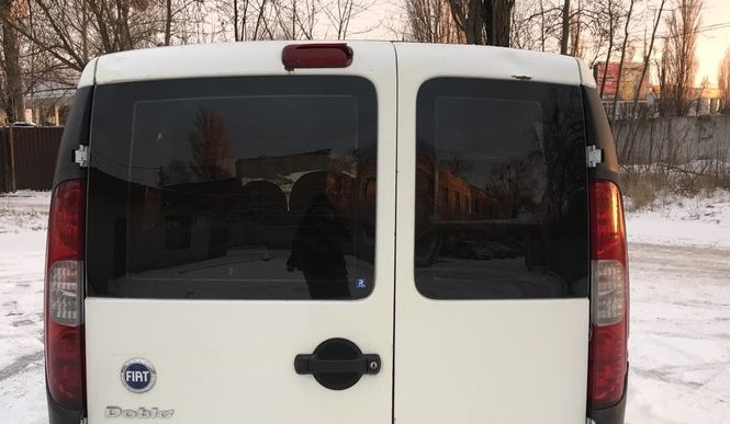 Заміна повторювача стопа на задніх дверях 1