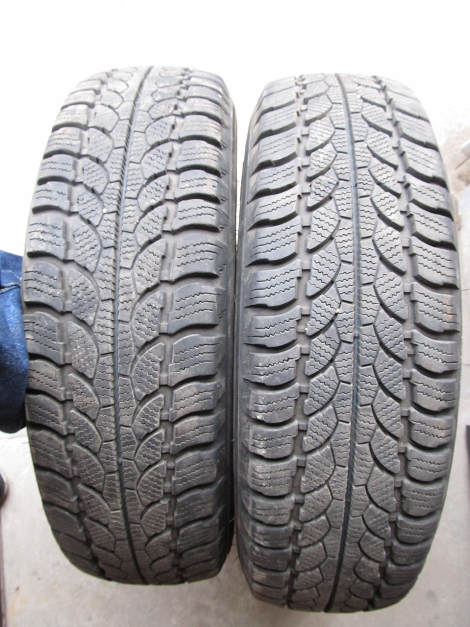 Продам гуму 175/70/14 4