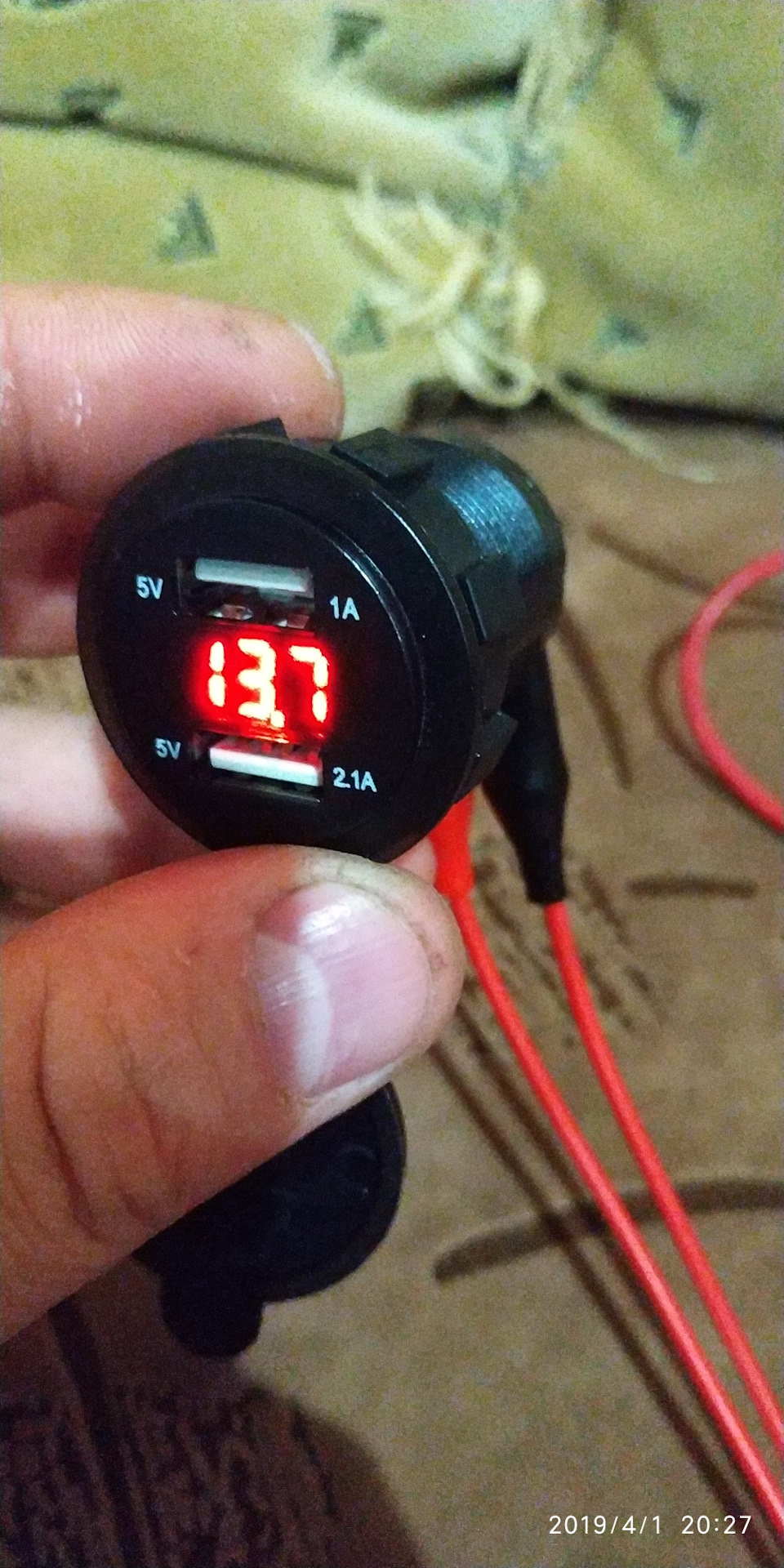 USB зарядка и вольтметр в доблик 2
