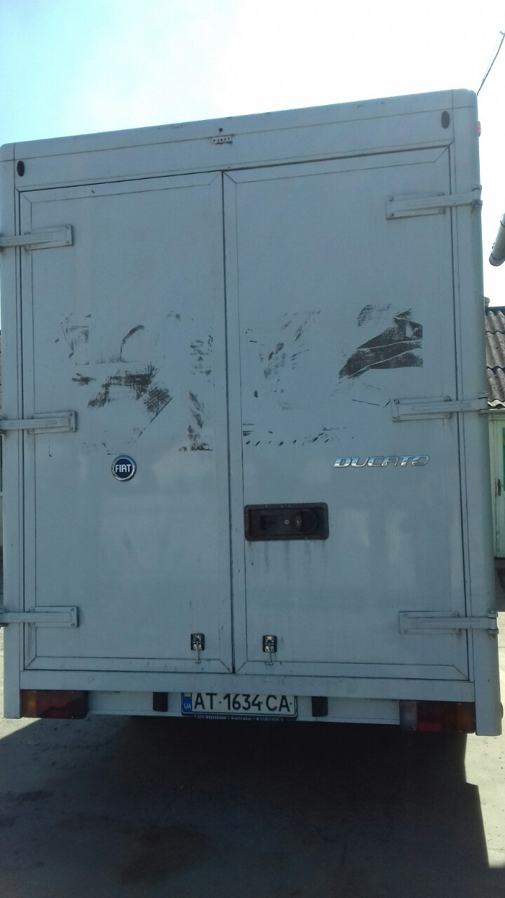 сліди наклейок 1