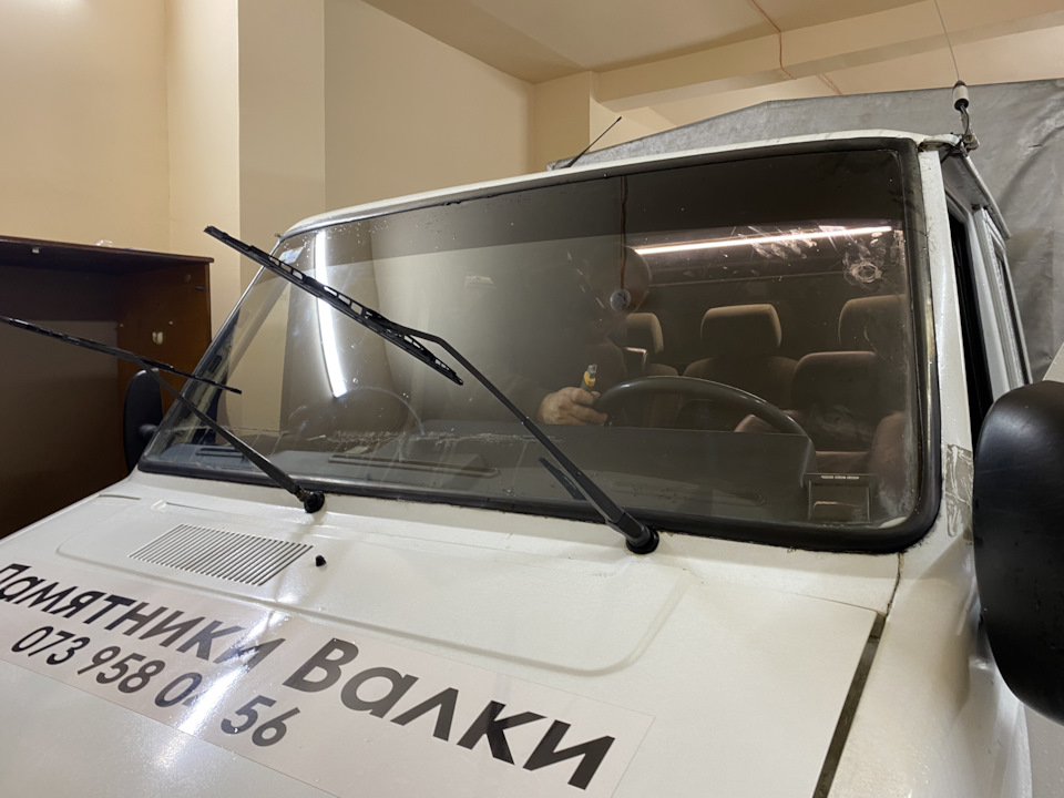 Заміна ущільнювальної гумки лобового скла 3