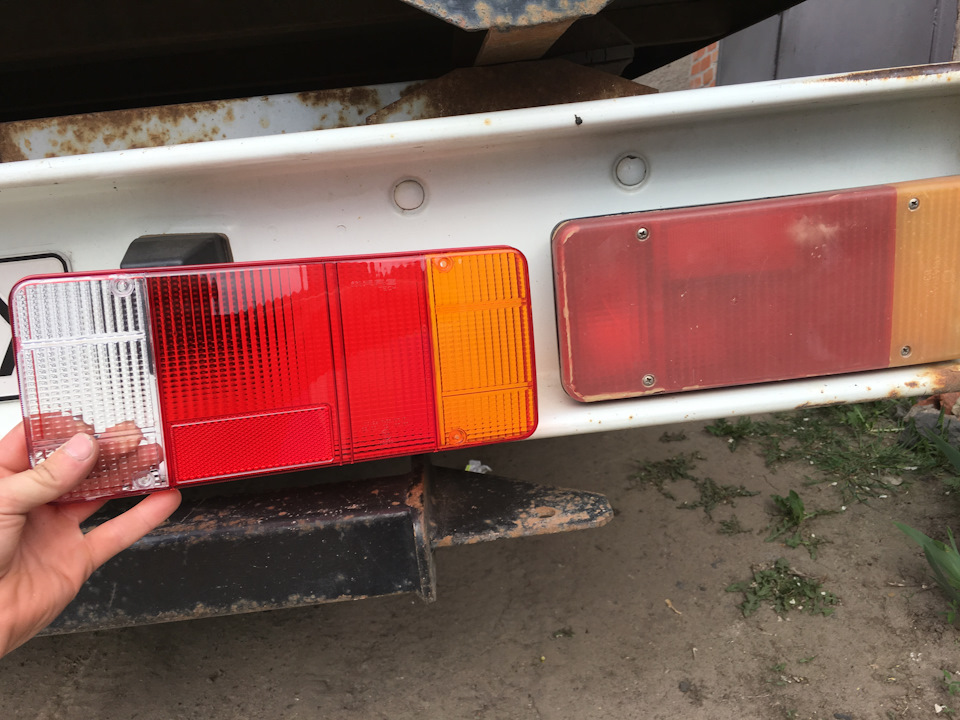 Спарене світло заднього ходу 3