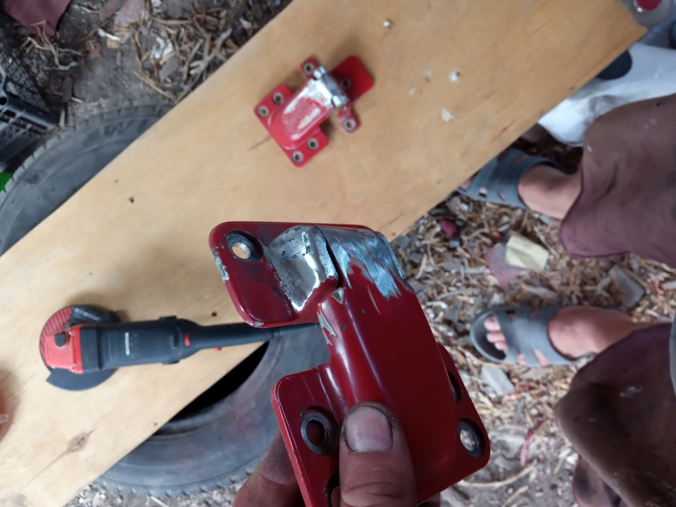 Перевтулив петлі всіх всіх дверей 5
