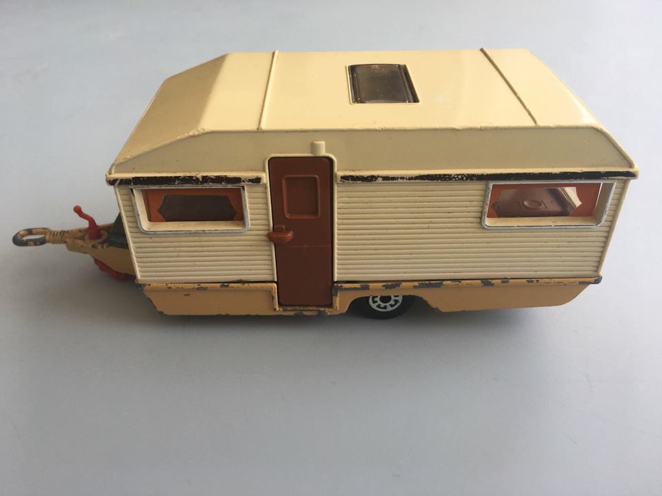 У продовженні кемперної тематики, але в масштабі 1/43 1