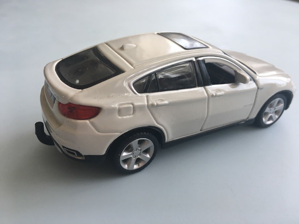 У продовженні кемперної тематики, але в масштабі 1/43 3