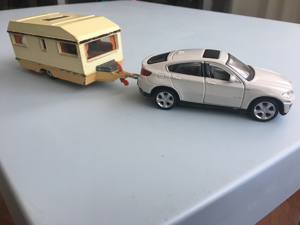 У продовженні кемперної тематики, але в масштабі 1/43 5