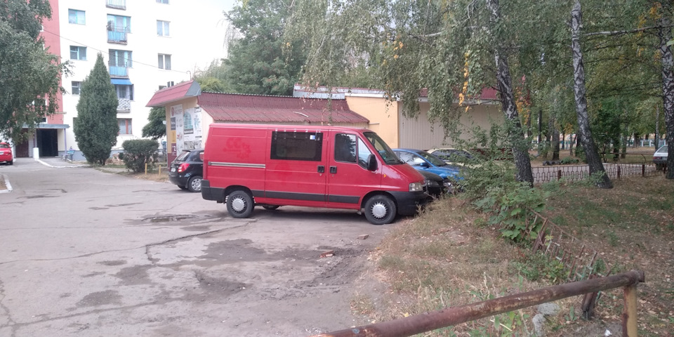 Дукато встає з колін. 1