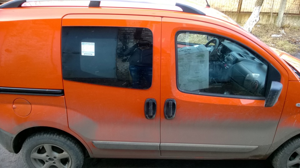 Врізання стелка в бічні двері Fiat Fiorono 2011 Cargo 2