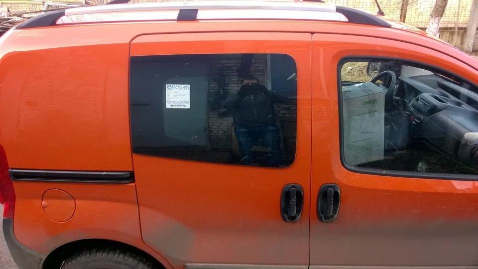 Врізання стелка в бічні двері Fiat Fiorono 2011 Cargo
