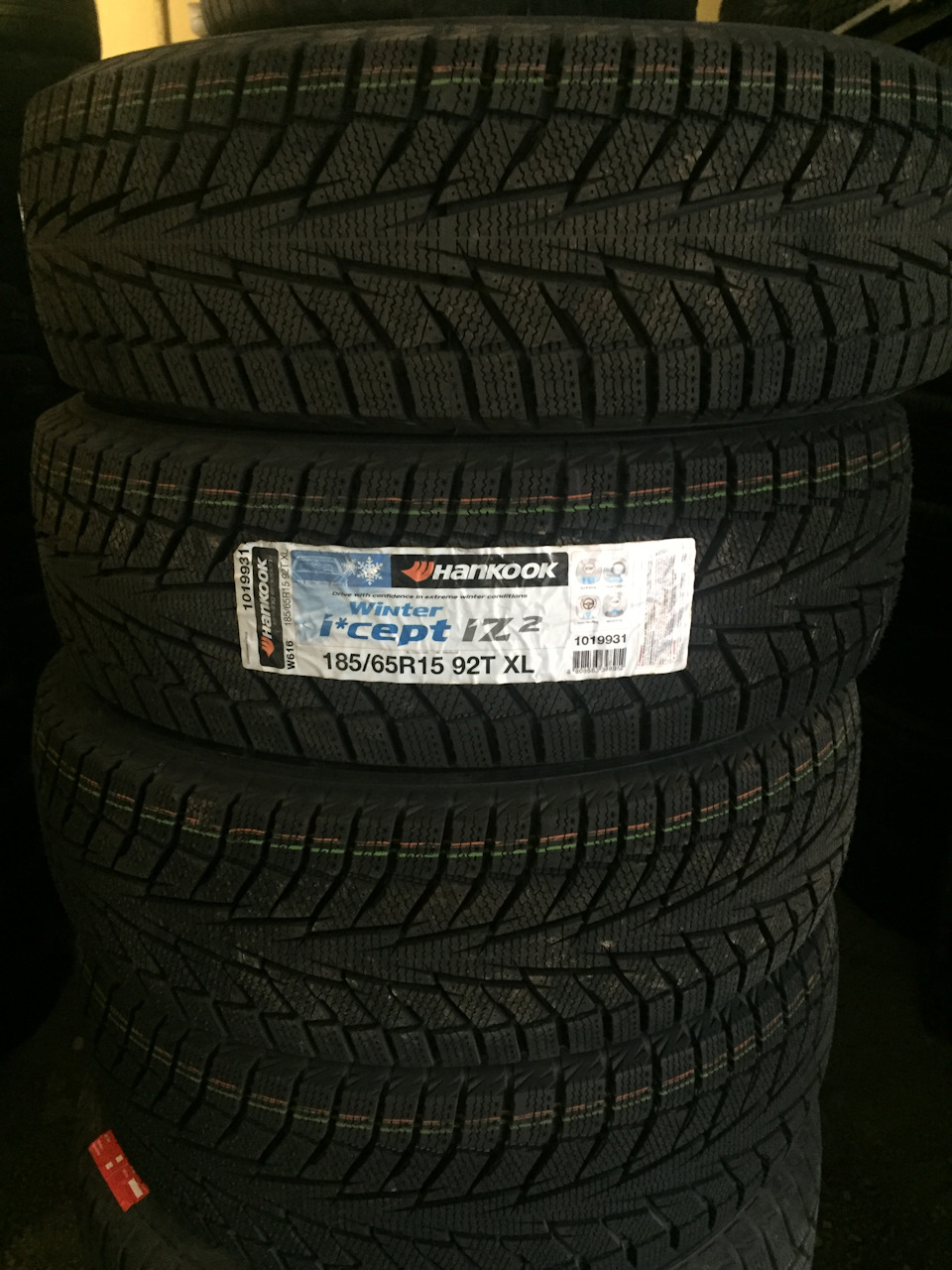 Зимові шини HANKOOK Winter i*cept iZ2 W616 1