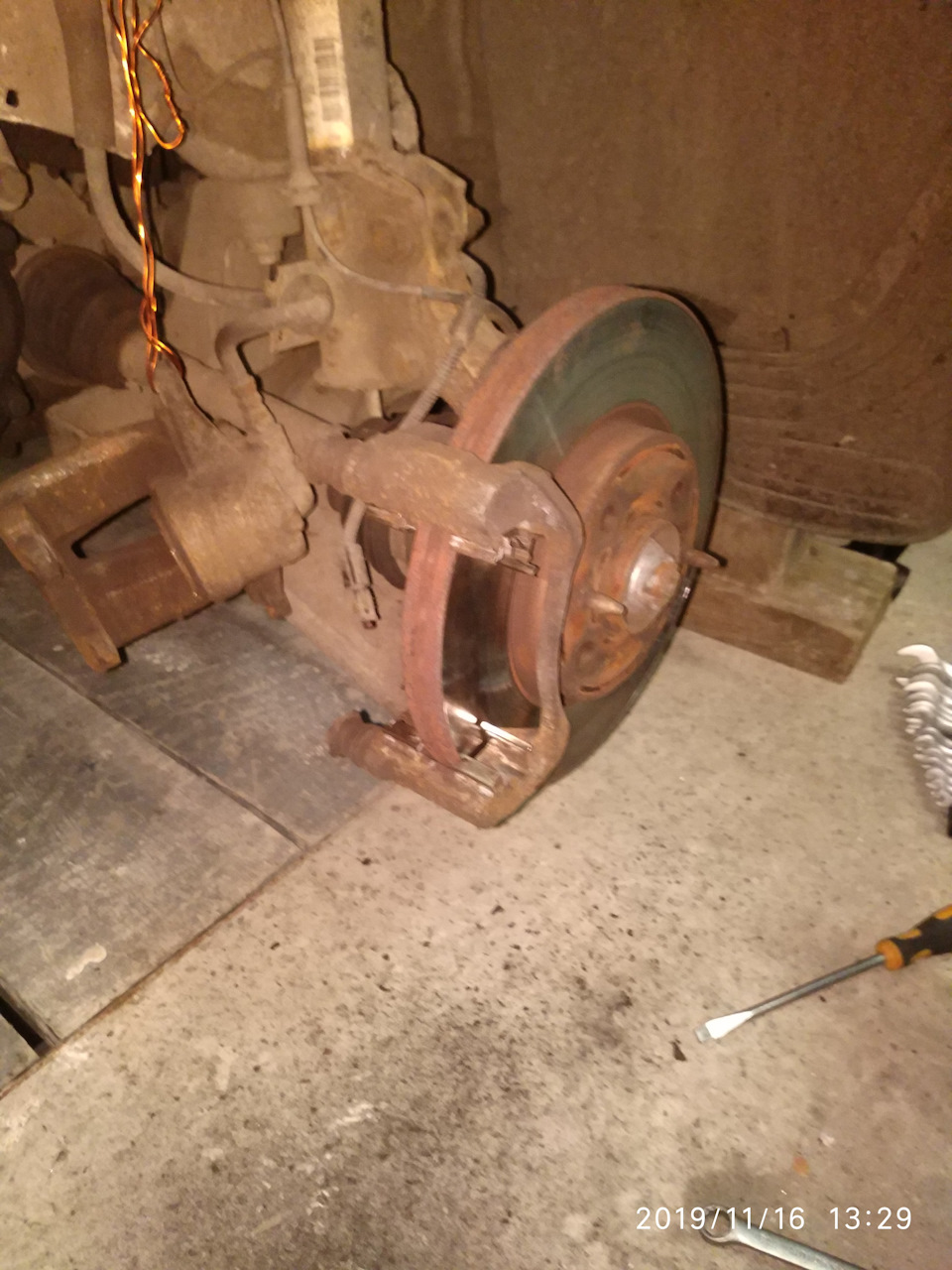 Заміна передніх колодок Bosch 0986424597 4
