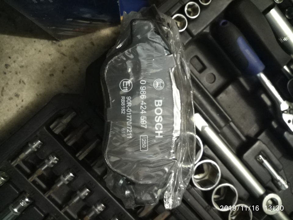 Заміна передніх колодок Bosch 0986424597 2