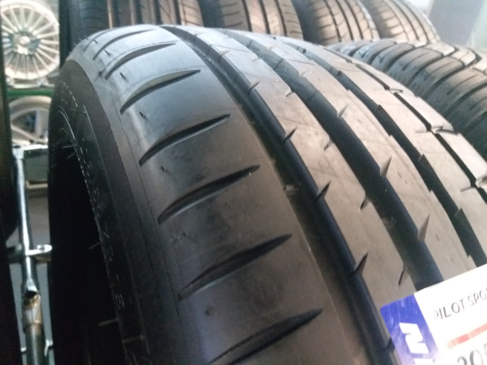 Michelin Pilot Sport 4 205/55 ZR16 2