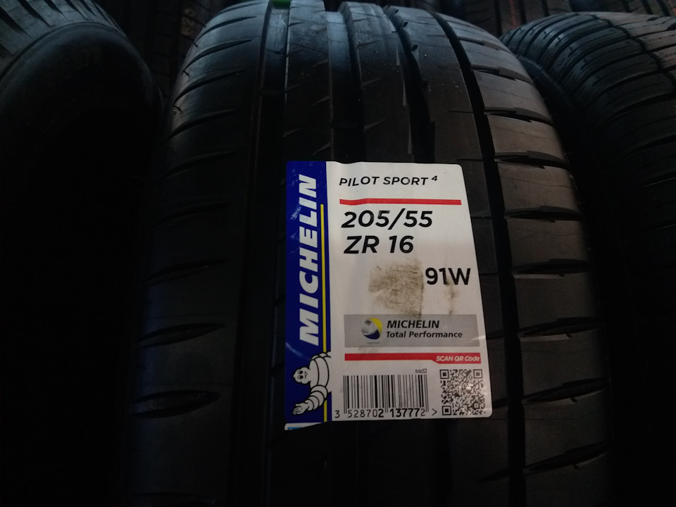 Michelin Pilot Sport 4 205/55 ZR16 1