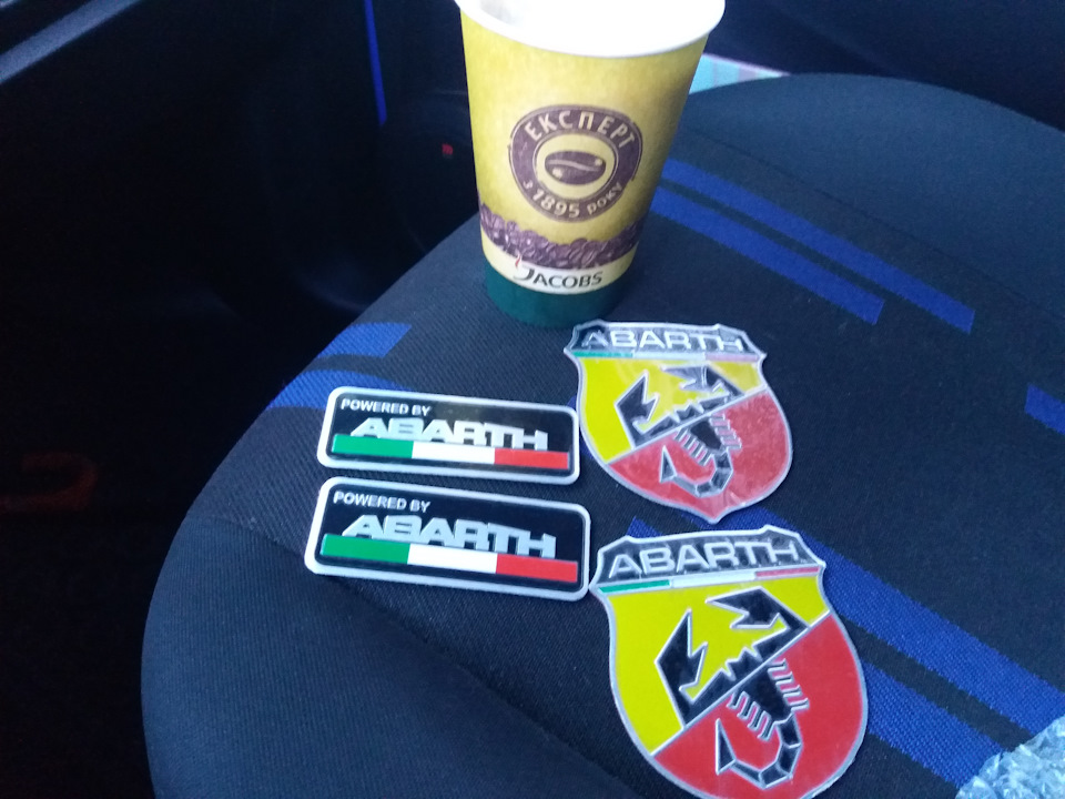Шильдики Abarth 2