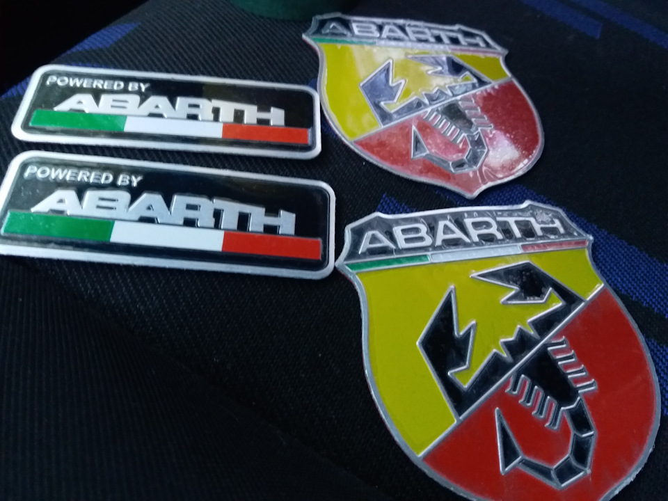 Шильдики Abarth 3