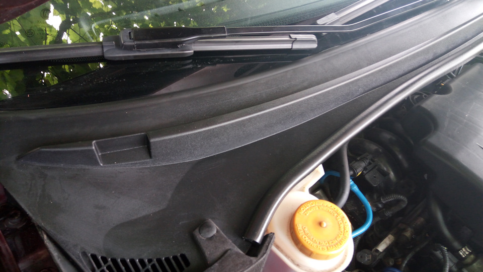 Cleaning windshield water tray 4