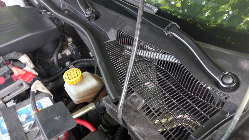 Cleaning windshield water tray 3
