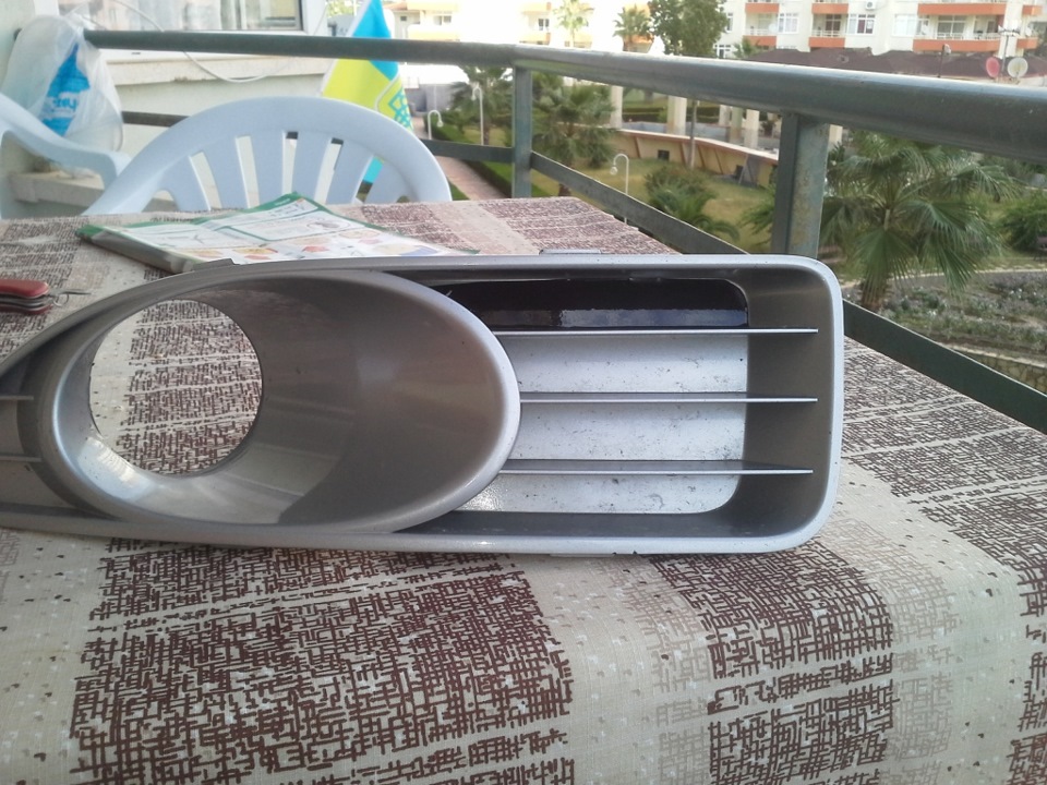 fake grille at fog lights 4