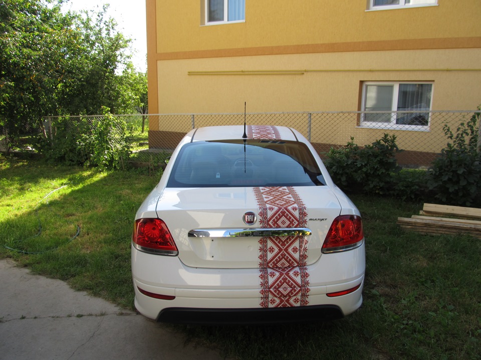 Наклейка вишиванки на авто 3