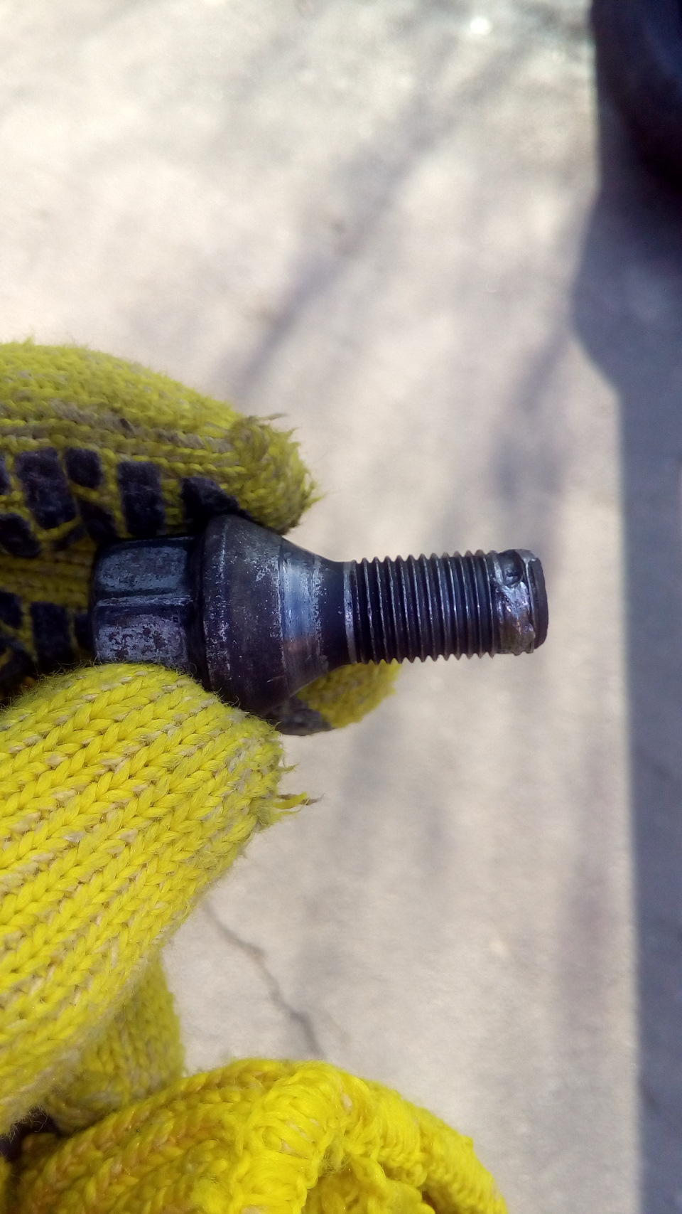 Зірвало різьблення на маточині 1