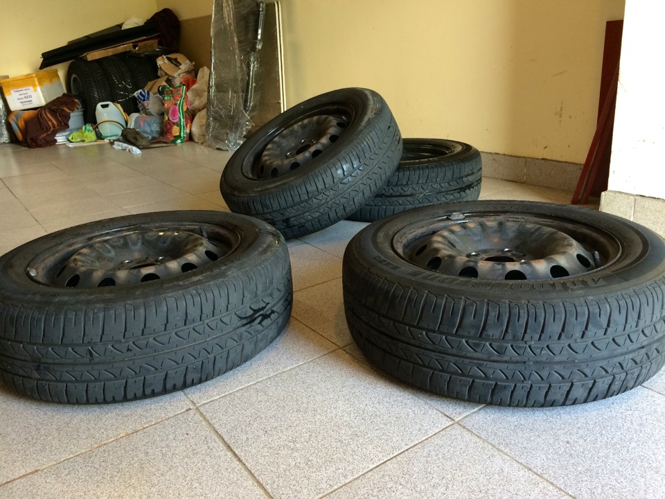 Продам літні шини Bridgestone B250 195/60 R15 2