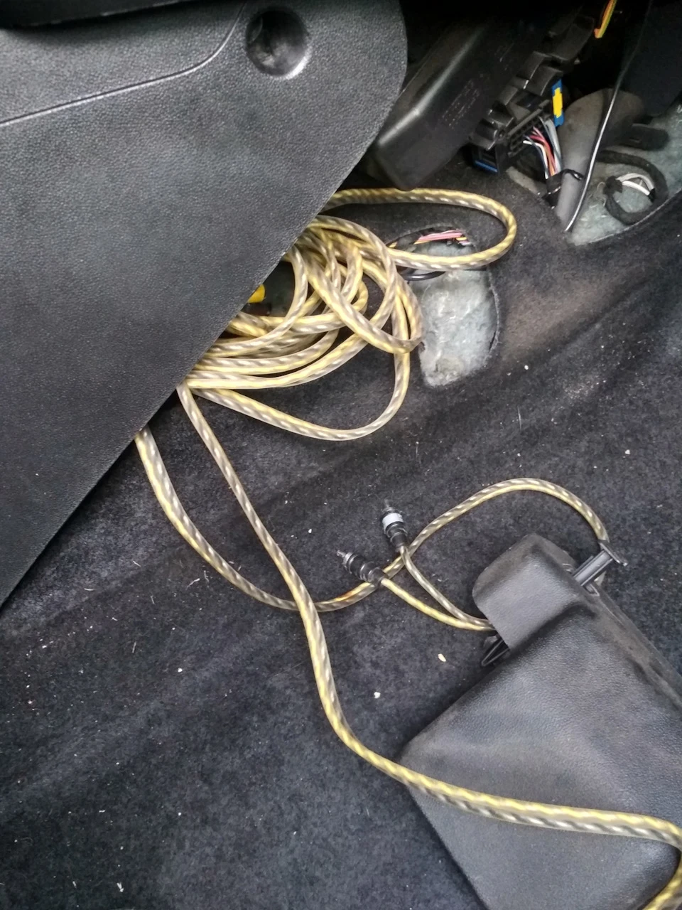 Що за дроти?! Знахідка в Fiat linea