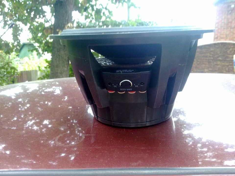 Купив голову Alpine SWR 1223D 1