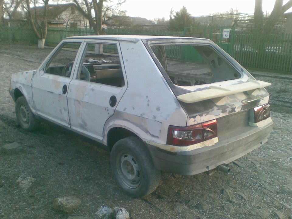 ліпимо задній бамперок 1