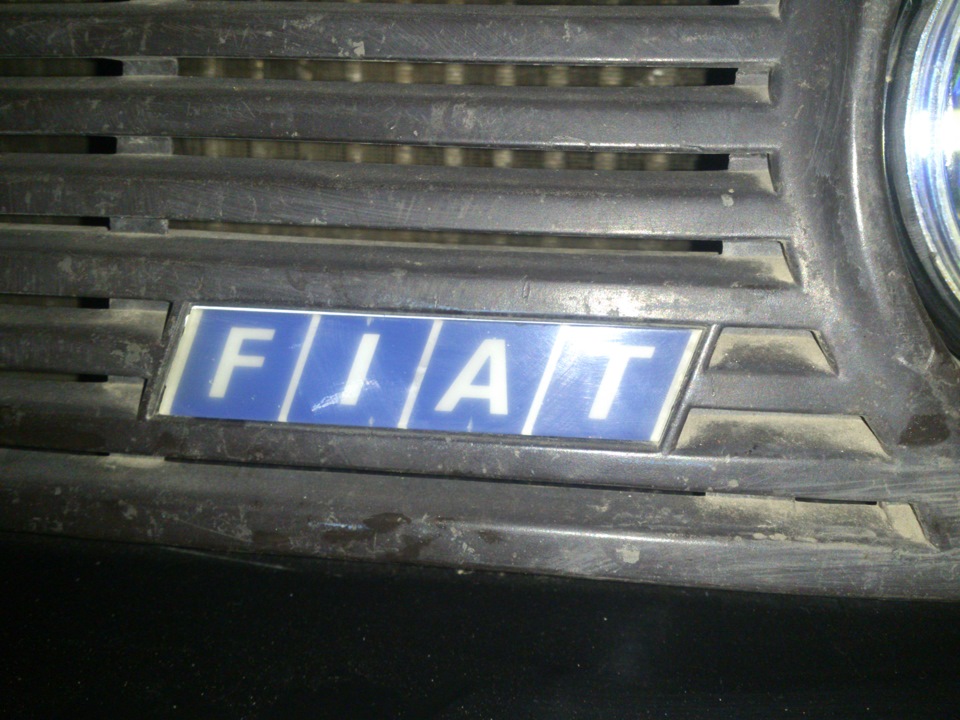 Значок FIAT 4