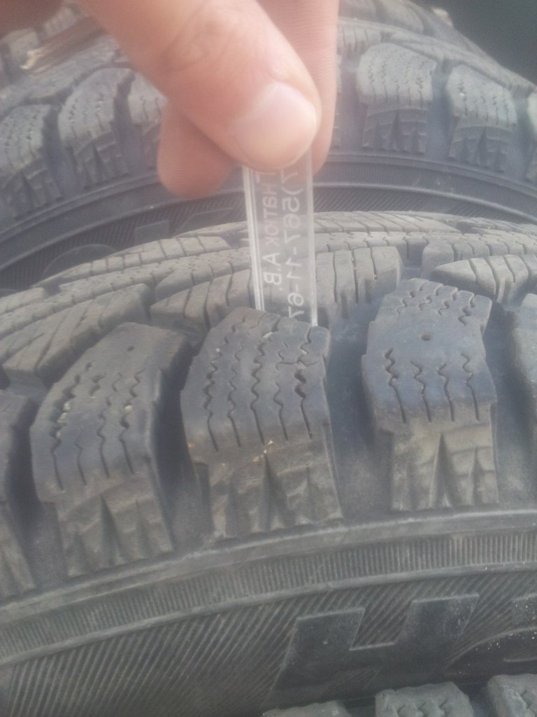 Продам зимову гуму! 175/70/14 3
