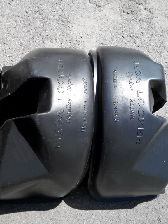 у мене автомобіль без підкрилок, і бризковиків і захисти на ремінь 4
