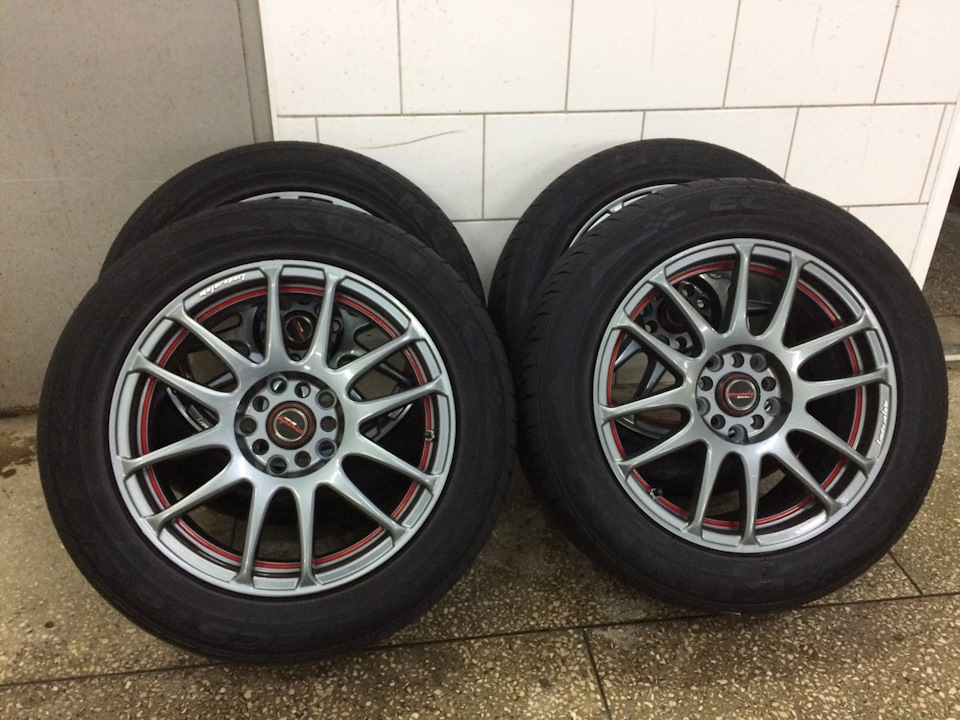 Нові лабутении ! R17 215/45 1