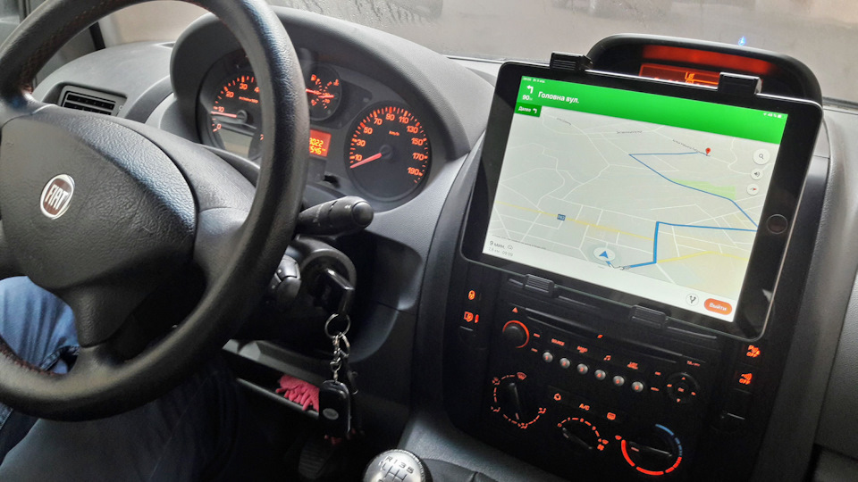 Навігація мені в панель, хочу як у Tesla Model 3)) 1