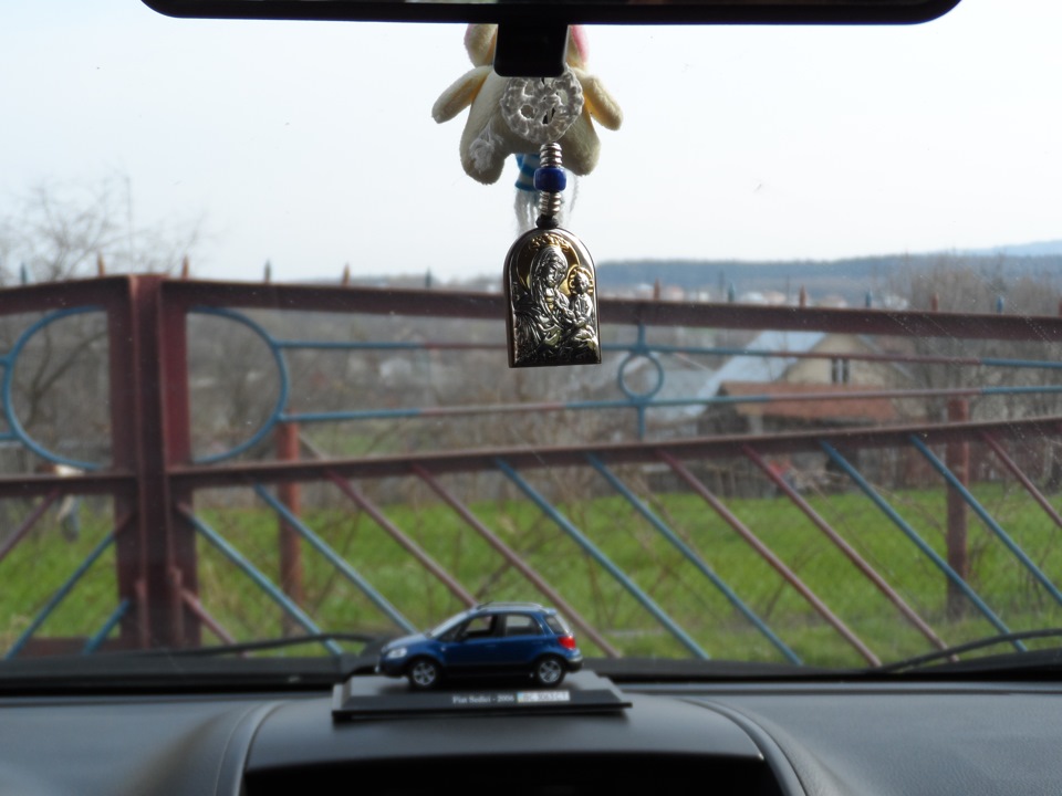 Оберіг в автомобіль 2