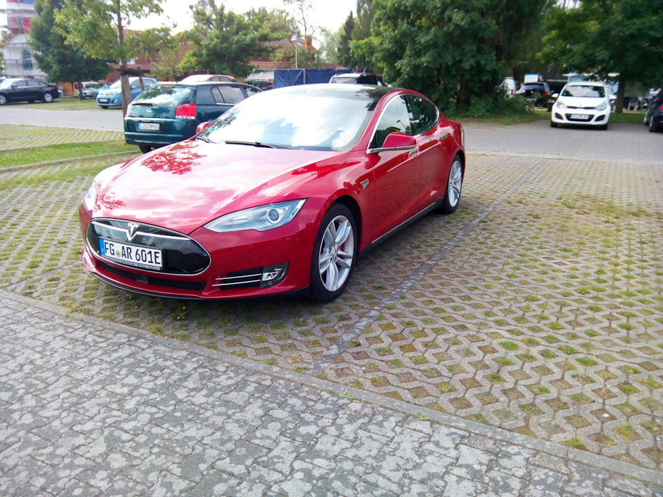 Tesla S еще одна красавица 1