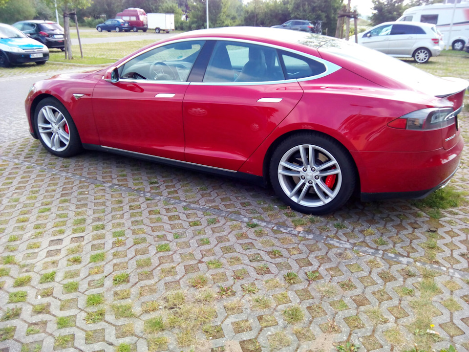 Tesla S еще одна красавица 2