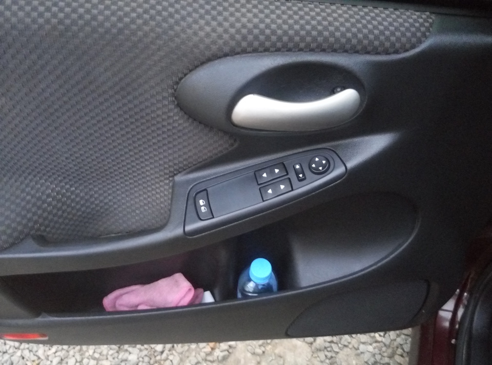 Num. Plate Bulb \ Чистка кнопок пульта керування водійськими дверима Stilo 4