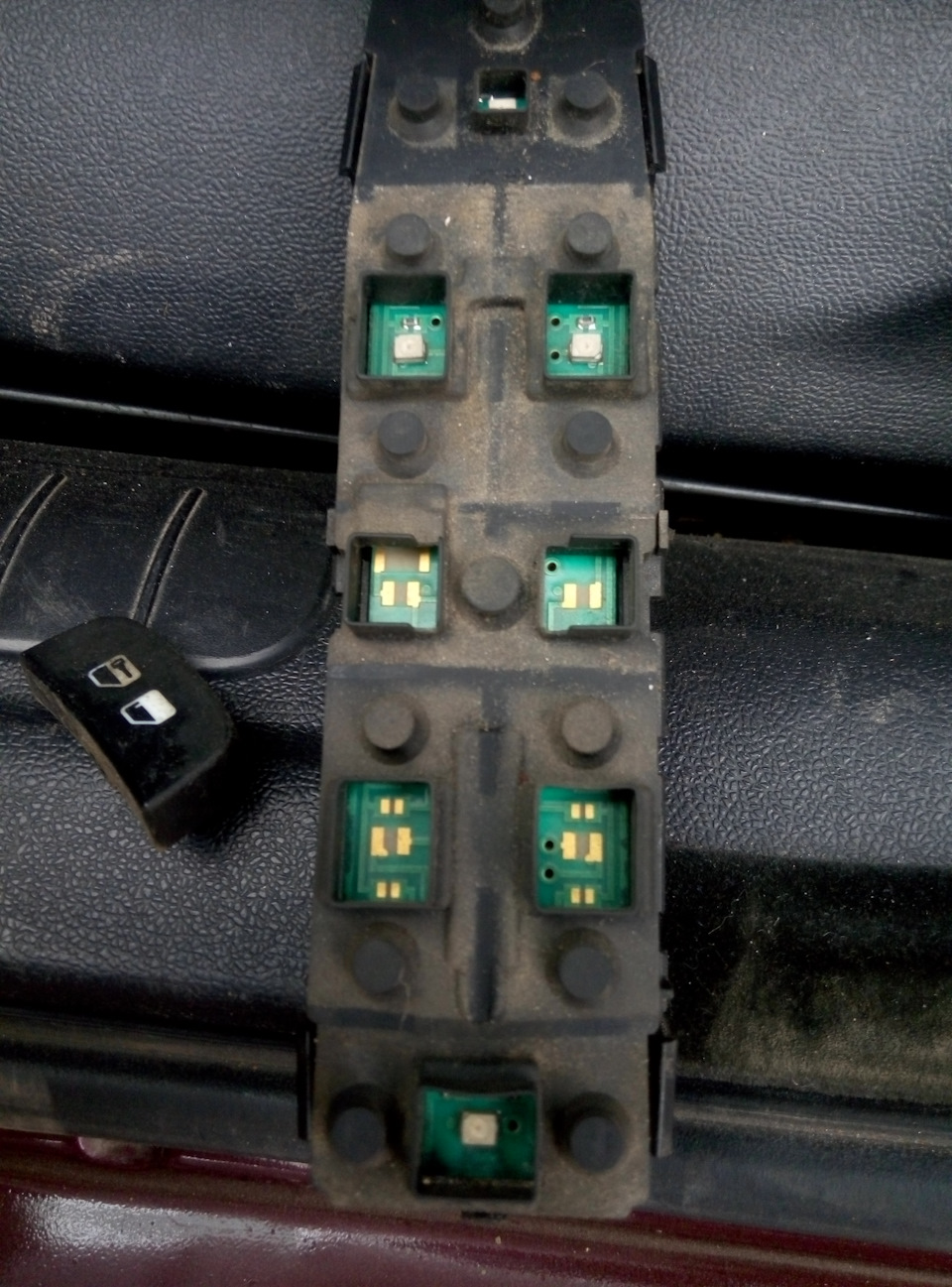 Num. Plate Bulb \ Чистка кнопок пульта керування водійськими дверима Stilo 3