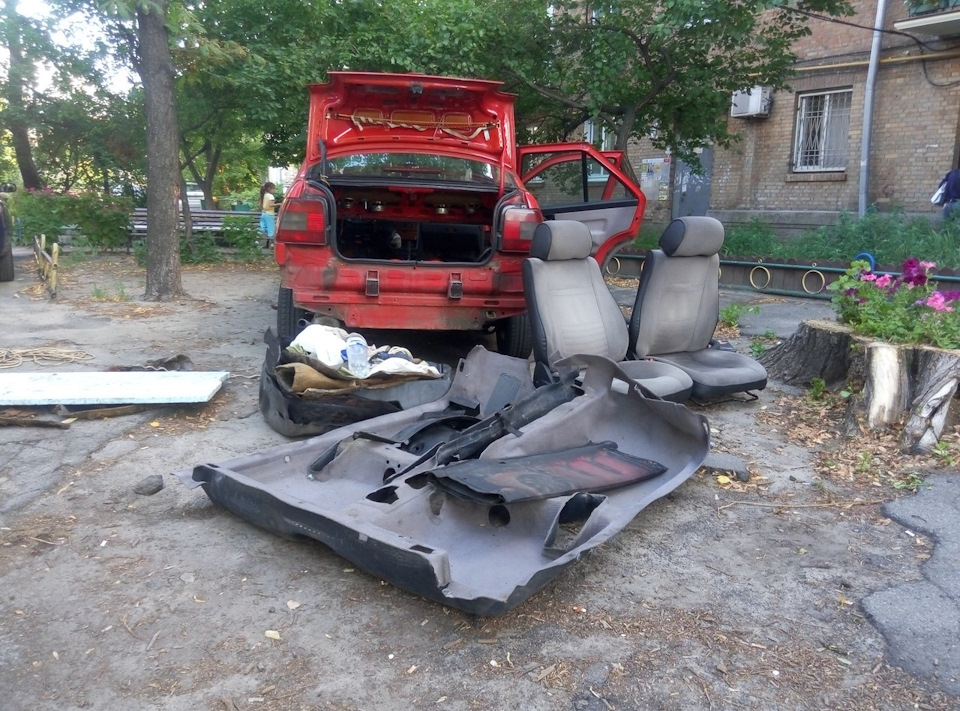 Розбірка салону та зовнішки 4