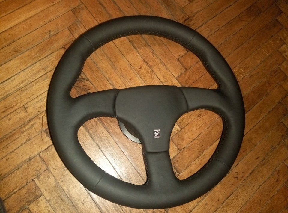 Руль і ручка KПП Abarth. Емблеми. 2