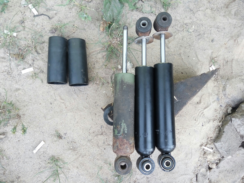 Задні амортизатори 1