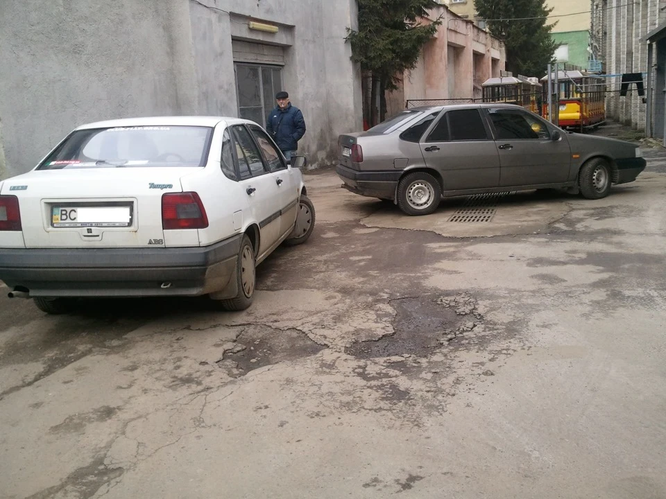 Фотки-дві подружки на мийці.=)