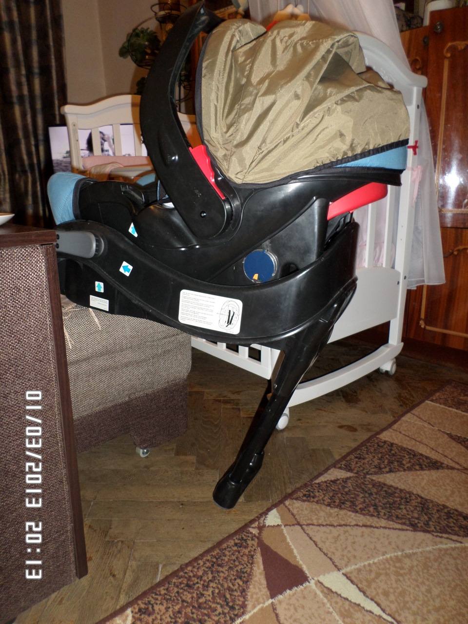 Продам автокрісло, і гойдалку столик для годування. 3